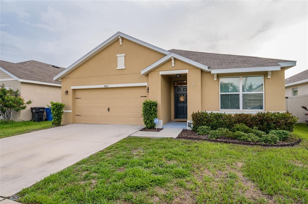 Active With Contract: $379,900 (3 beds, 2 baths, 1672 Square Feet)