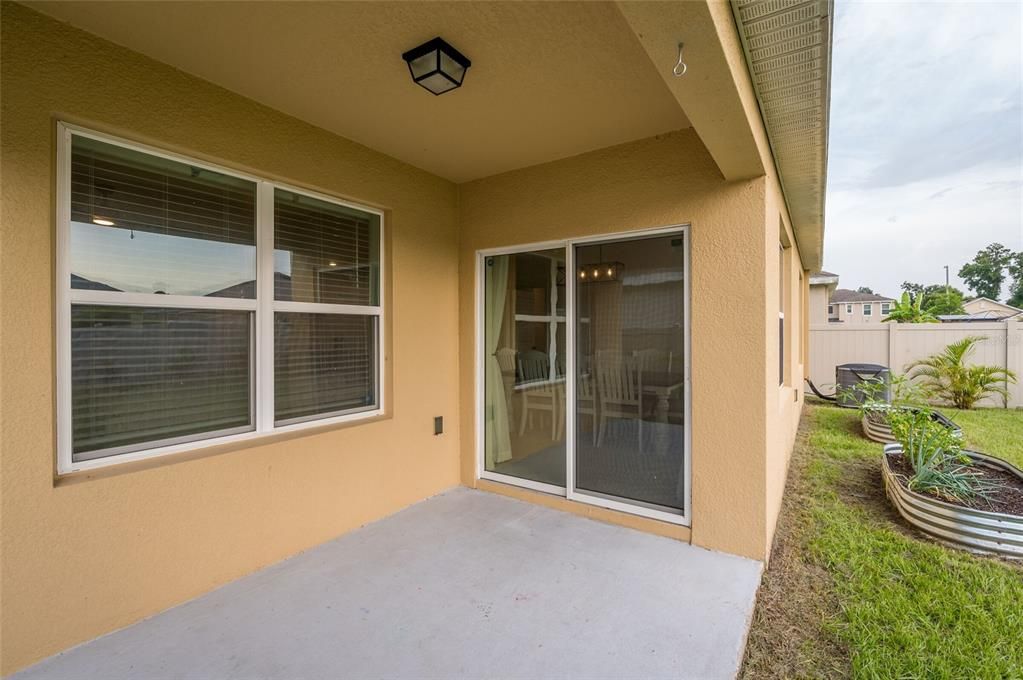 Active With Contract: $379,900 (3 beds, 2 baths, 1672 Square Feet)