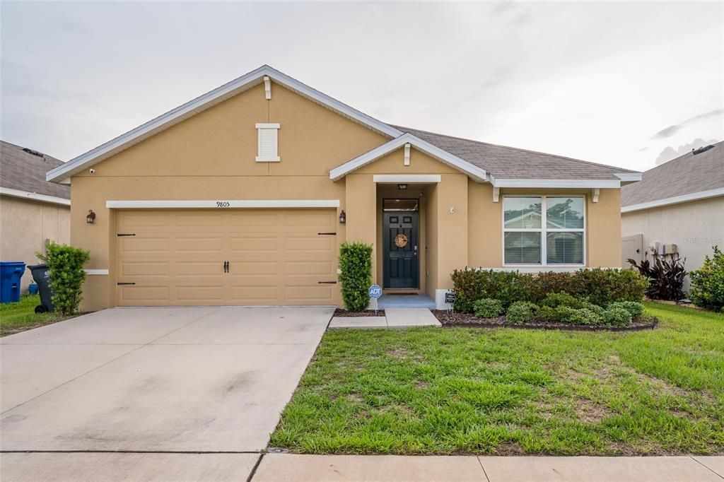 Active With Contract: $379,900 (3 beds, 2 baths, 1672 Square Feet)