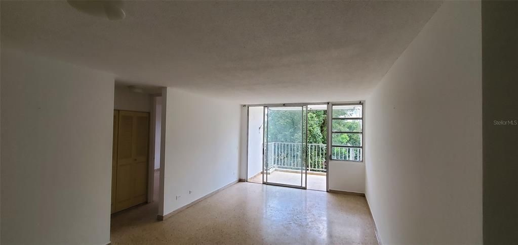 Active With Contract: $95,000 (1 beds, 1 baths, 639 Square Feet)