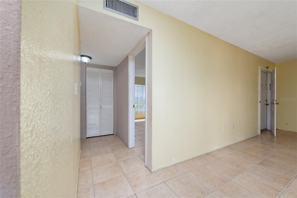 For Sale: $147,000 (1 beds, 1 baths, 734 Square Feet)