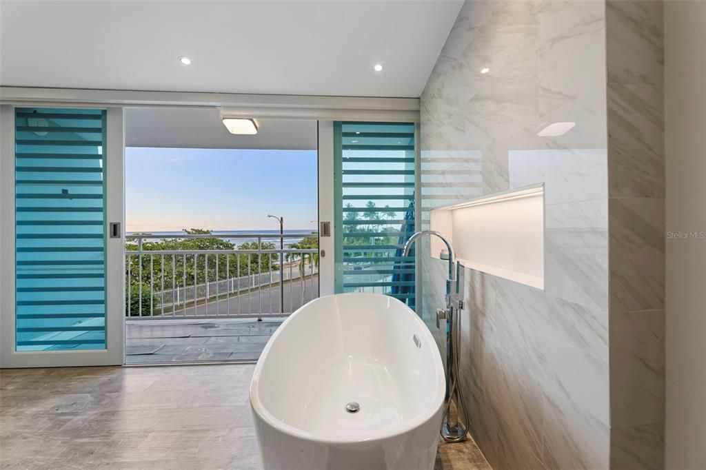 For Sale: $550,000 (3 beds, 2 baths, 1775 Square Feet)