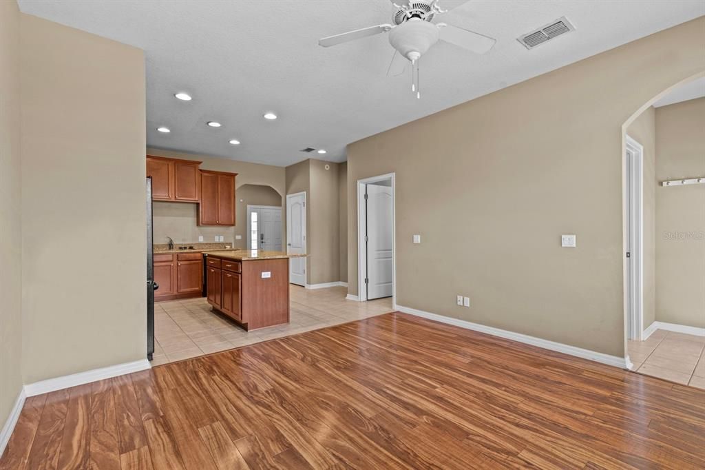 Active With Contract: $2,325 (2 beds, 2 baths, 1250 Square Feet)