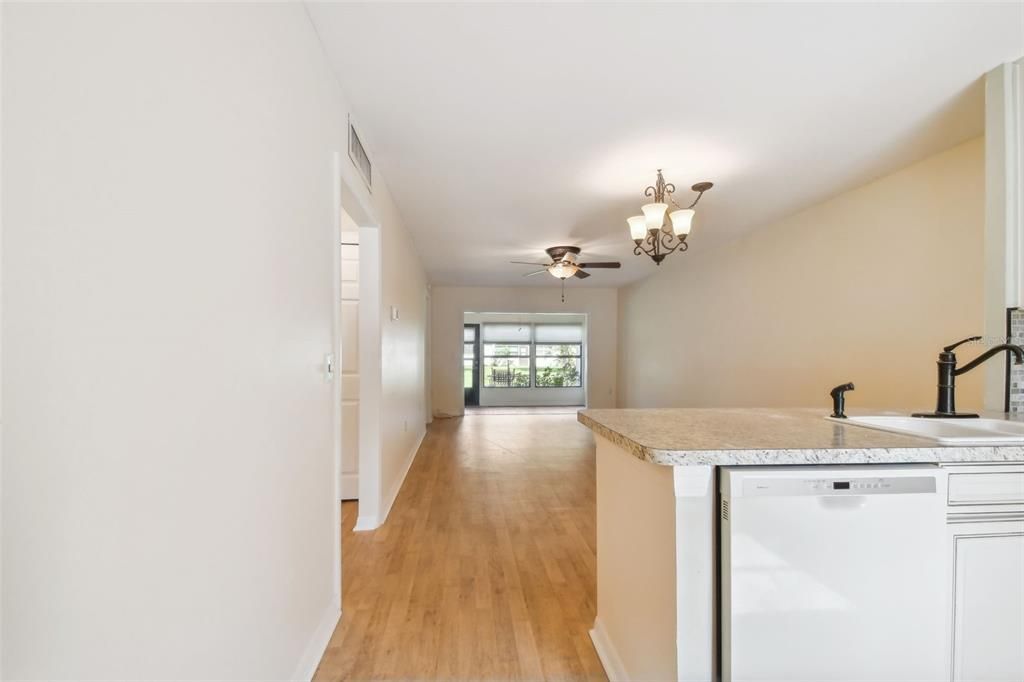 Active With Contract: $169,000 (2 beds, 2 baths, 886 Square Feet)