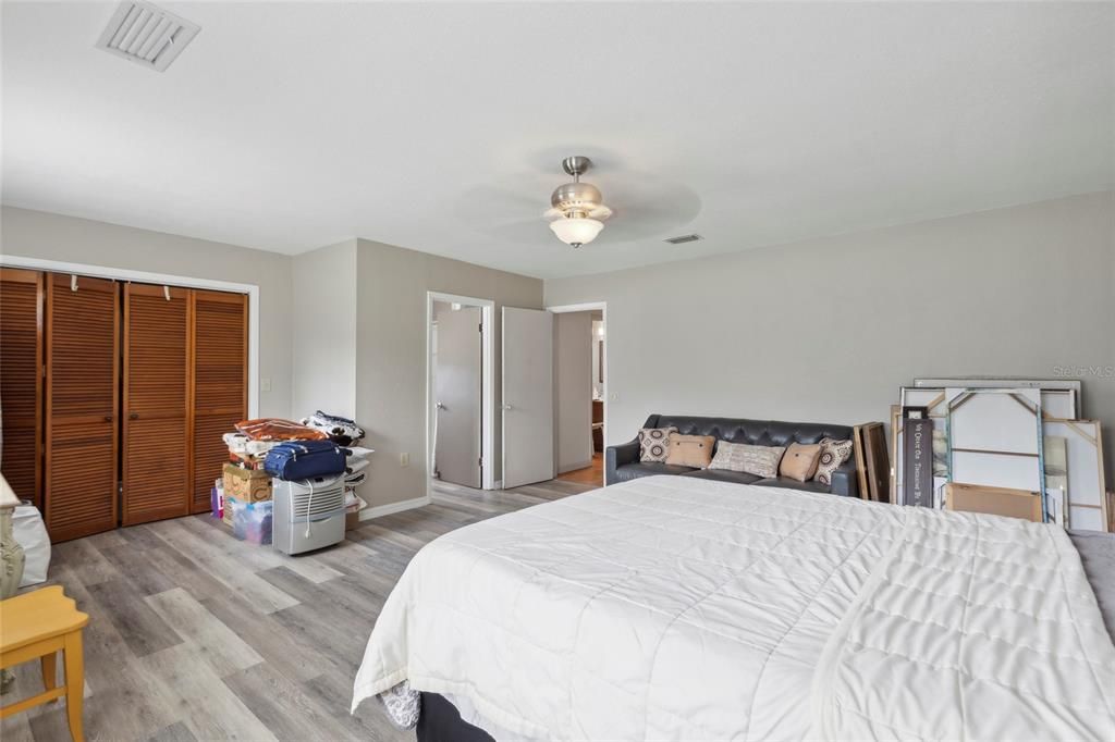 Active With Contract: $625,000 (3 beds, 2 baths, 2376 Square Feet)