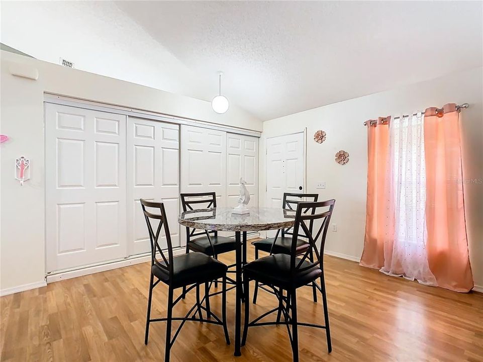 For Sale: $289,999 (3 beds, 2 baths, 1657 Square Feet)