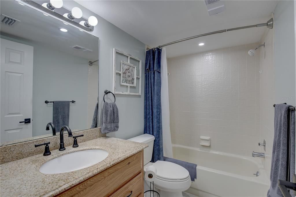 Active With Contract: $229,900 (2 beds, 2 baths, 1190 Square Feet)