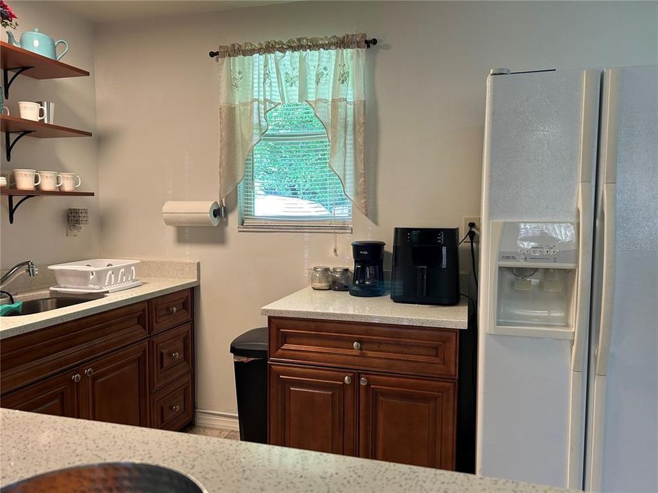 Active With Contract: $188,500 (2 beds, 1 baths, 924 Square Feet)