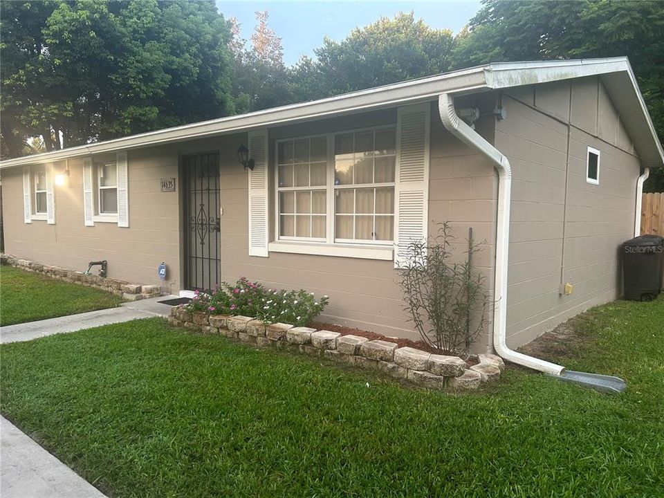 Active With Contract: $188,500 (2 beds, 1 baths, 924 Square Feet)