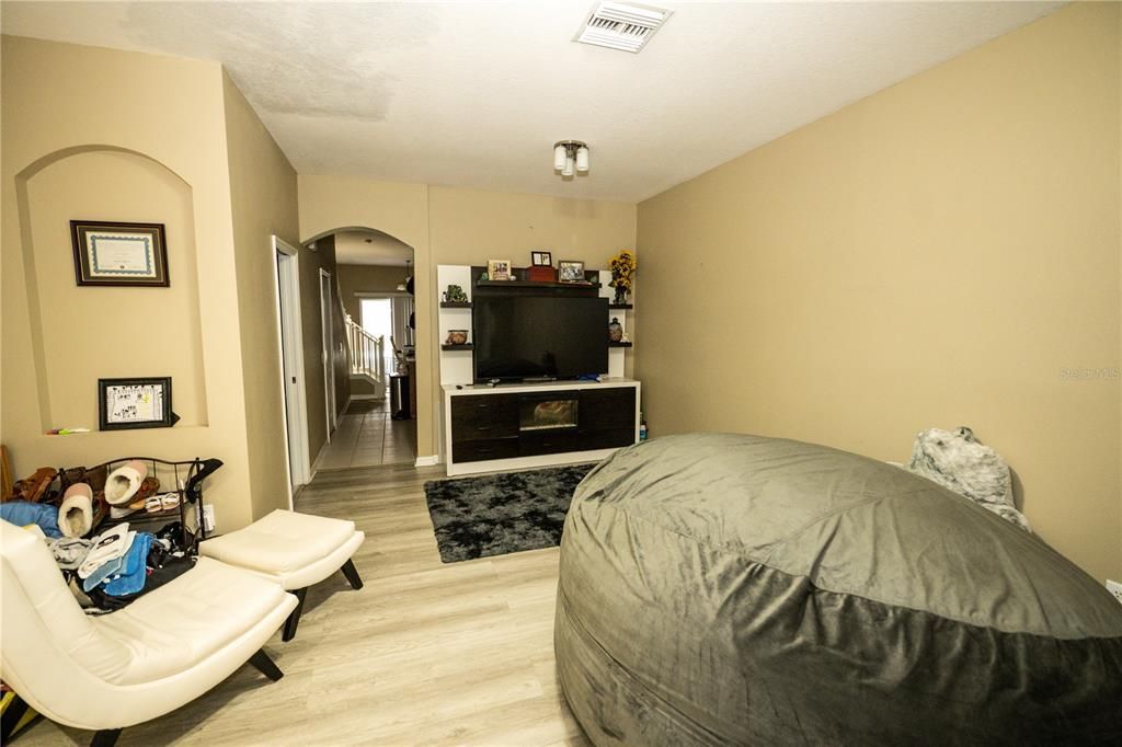 For Sale: $239,900 (2 beds, 2 baths, 1360 Square Feet)