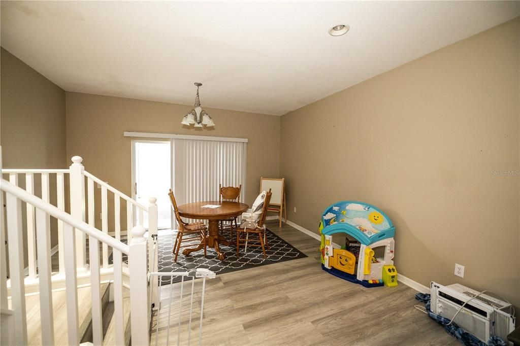 For Sale: $239,900 (2 beds, 2 baths, 1360 Square Feet)