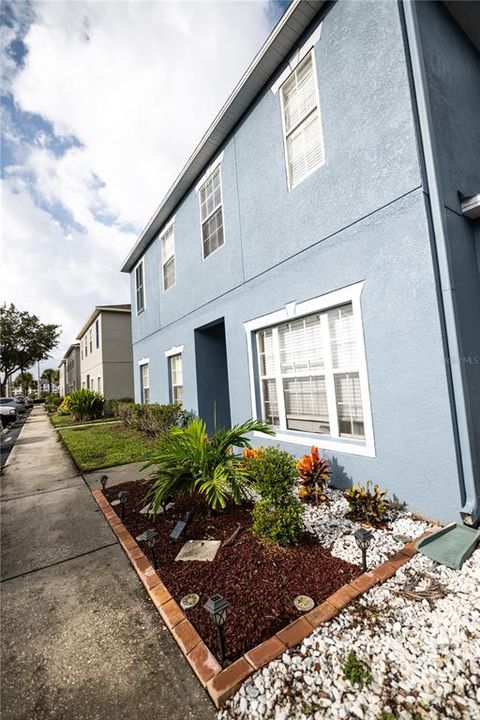 For Sale: $239,900 (2 beds, 2 baths, 1360 Square Feet)