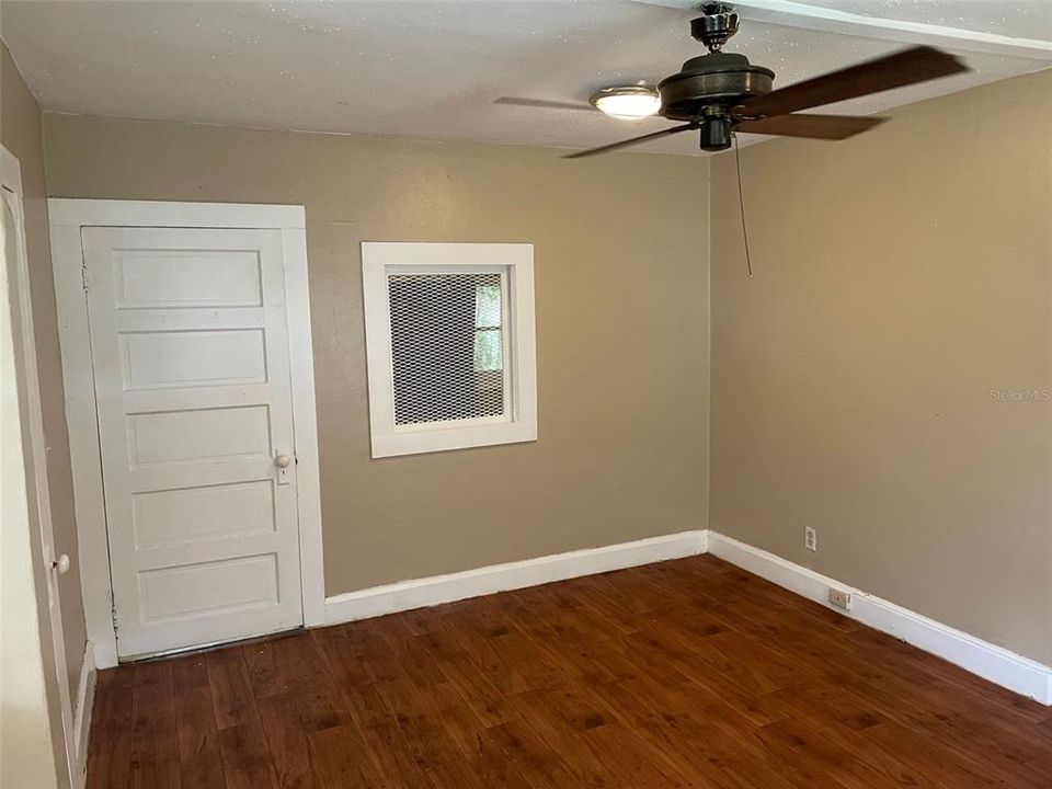 For Rent: $1,095 (1 beds, 1 baths, 496 Square Feet)