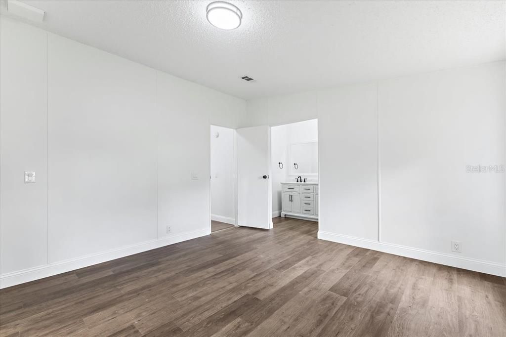 For Sale: $359,000 (4 beds, 2 baths, 1728 Square Feet)