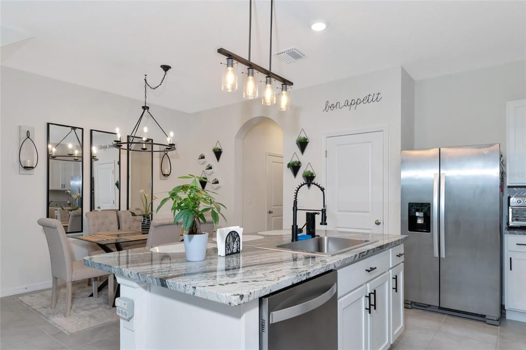 Active With Contract: $410,000 (3 beds, 2 baths, 1724 Square Feet)