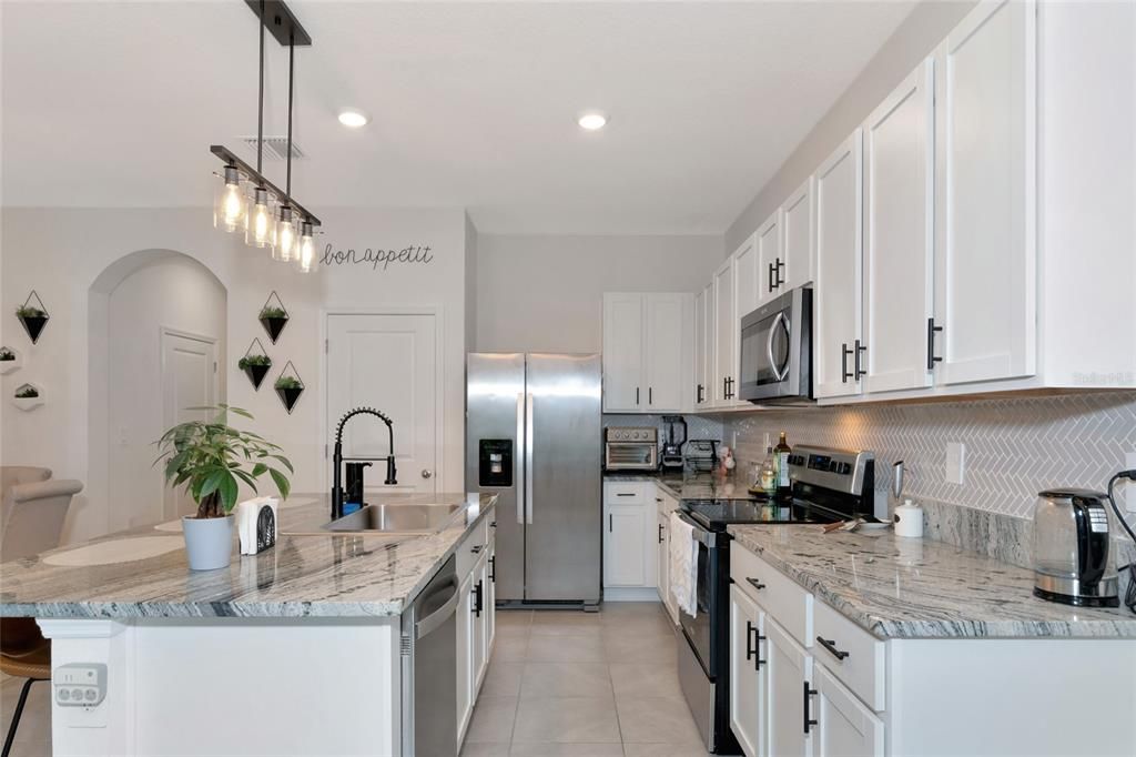 Active With Contract: $410,000 (3 beds, 2 baths, 1724 Square Feet)