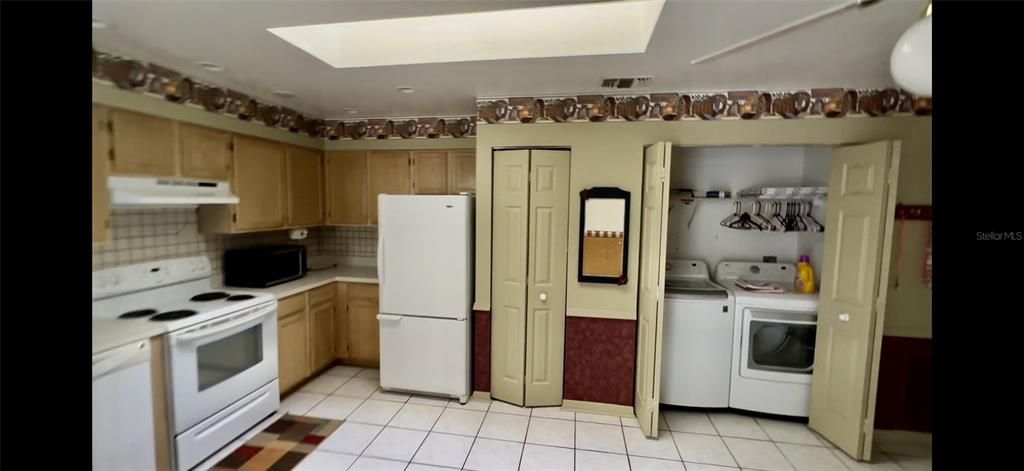 For Sale: $229,000 (2 beds, 2 baths, 1220 Square Feet)