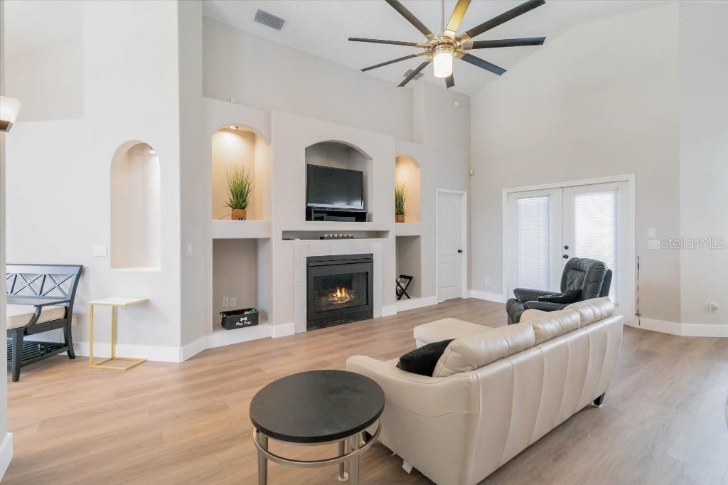 Active With Contract: $479,900 (3 beds, 2 baths, 2132 Square Feet)