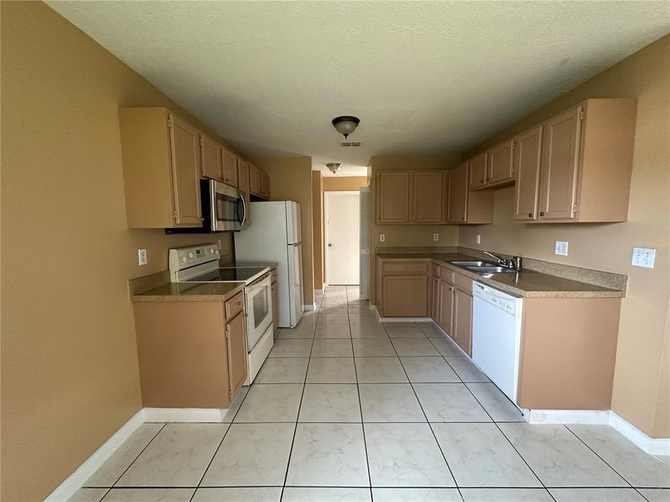 For Rent: $1,500 (3 beds, 2 baths, 1398 Square Feet)