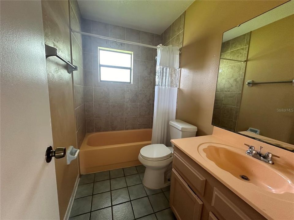 For Rent: $1,500 (3 beds, 2 baths, 1398 Square Feet)