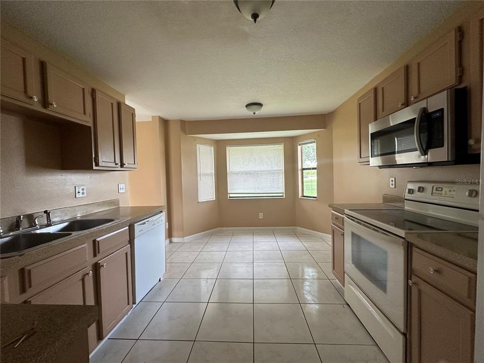 For Rent: $1,500 (3 beds, 2 baths, 1398 Square Feet)