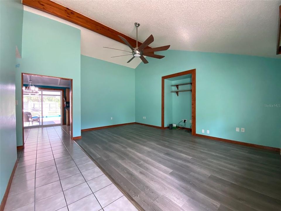 For Sale: $350,000 (3 beds, 2 baths, 1120 Square Feet)