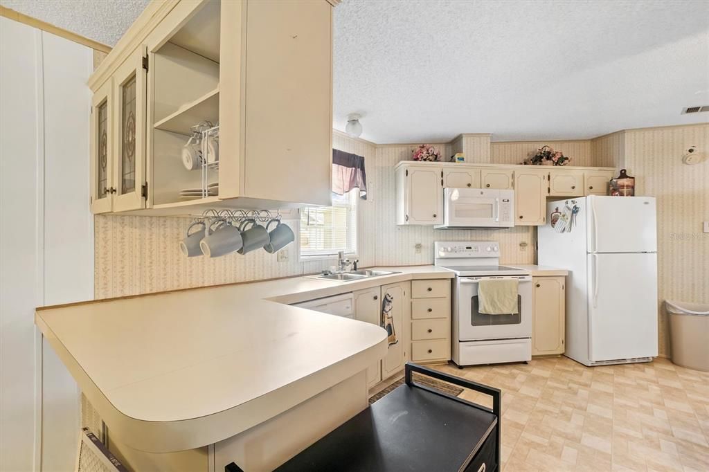 For Sale: $89,900 (2 beds, 2 baths, 840 Square Feet)