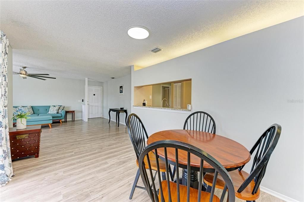 For Sale: $239,000 (2 beds, 2 baths, 1130 Square Feet)