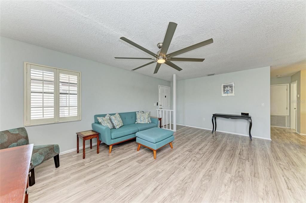 For Sale: $239,000 (2 beds, 2 baths, 1130 Square Feet)