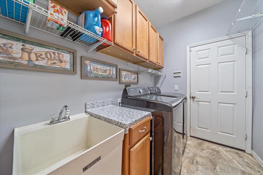 Active With Contract: $460,000 (4 beds, 2 baths, 2207 Square Feet)