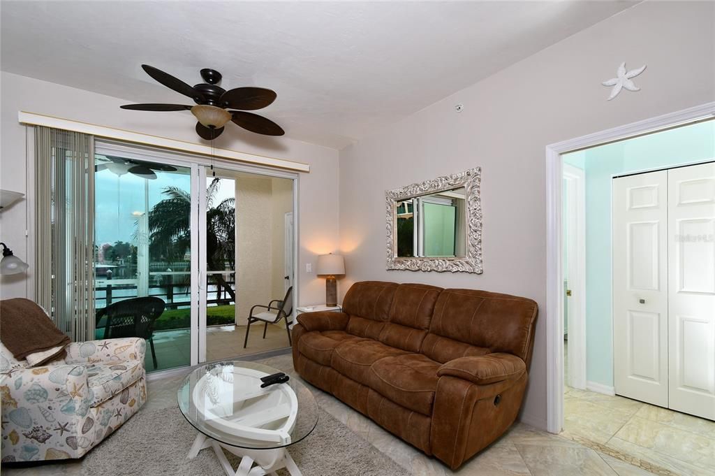 For Sale: $398,500 (2 beds, 2 baths, 1141 Square Feet)