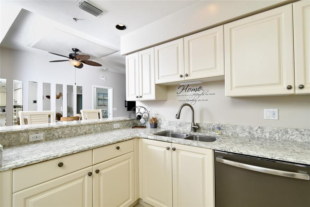 For Sale: $398,500 (2 beds, 2 baths, 1141 Square Feet)