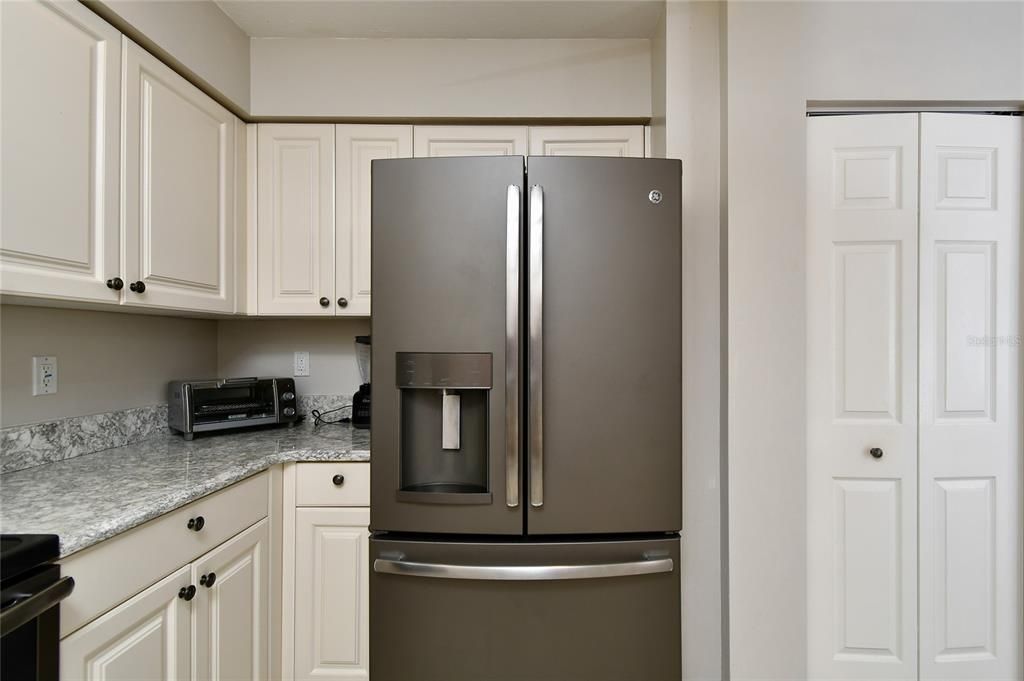 For Sale: $398,500 (2 beds, 2 baths, 1141 Square Feet)