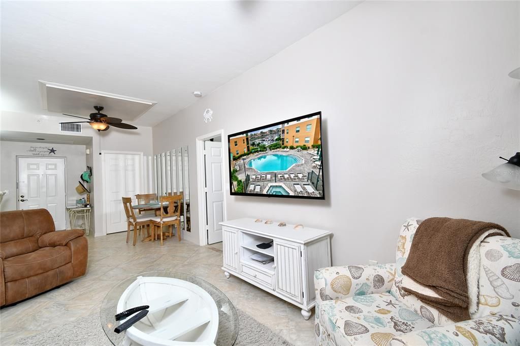 For Sale: $398,500 (2 beds, 2 baths, 1141 Square Feet)