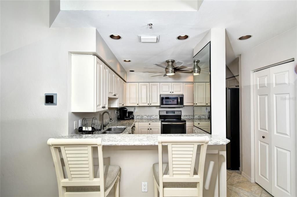 For Sale: $398,500 (2 beds, 2 baths, 1141 Square Feet)