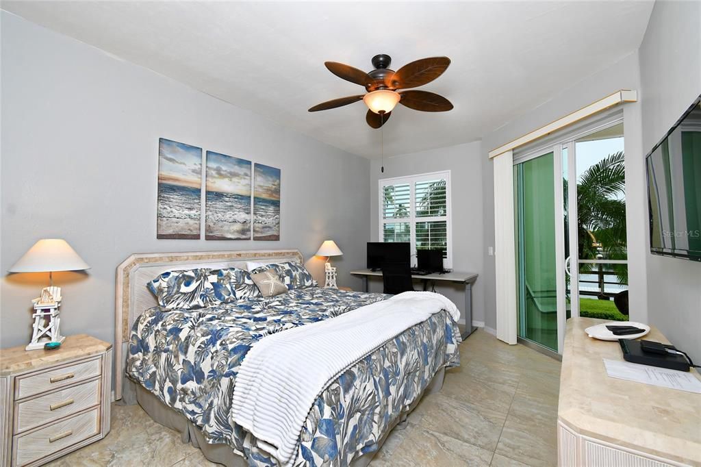 For Sale: $398,500 (2 beds, 2 baths, 1141 Square Feet)