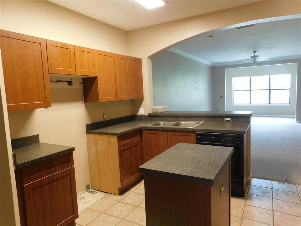 For Sale: $159,900 (1 beds, 1 baths, 830 Square Feet)