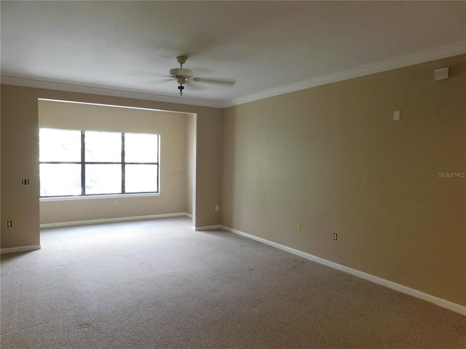 For Sale: $159,900 (1 beds, 1 baths, 830 Square Feet)