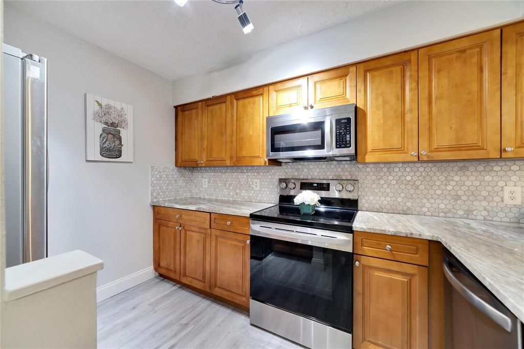 Active With Contract: $287,000 (3 beds, 2 baths, 1244 Square Feet)