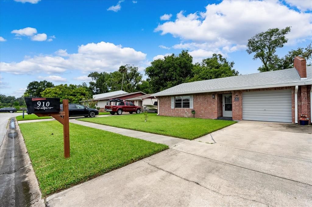 Active With Contract: $230,000 (2 beds, 2 baths, 1223 Square Feet)