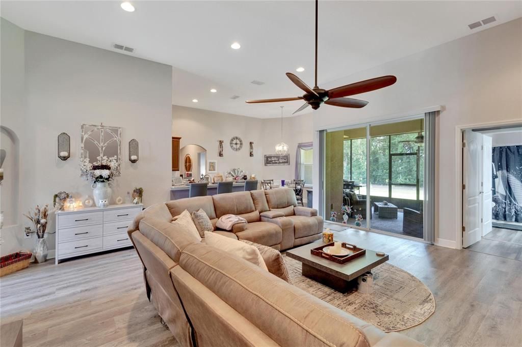 Active With Contract: $435,000 (4 beds, 3 baths, 2467 Square Feet)