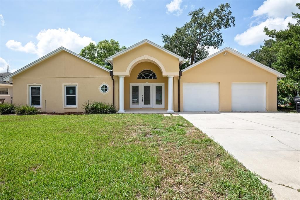 For Sale: $599,900 (3 beds, 3 baths, 2206 Square Feet)