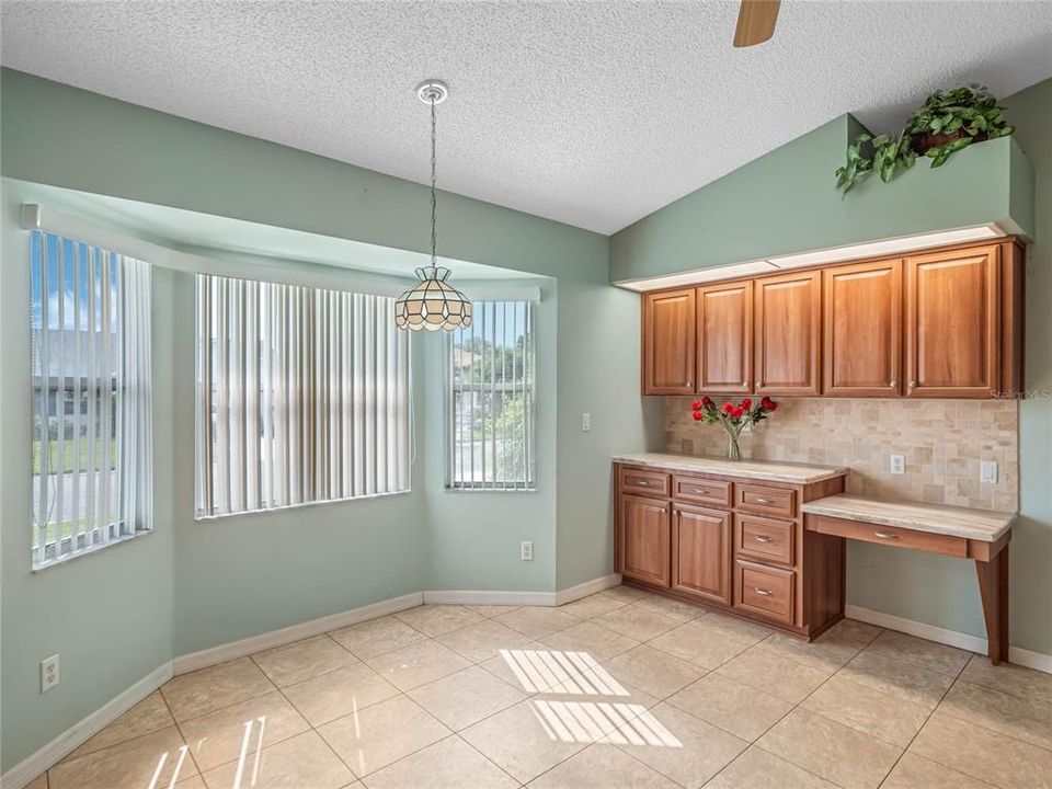 Upgraded Kitchen w/ Bay Window