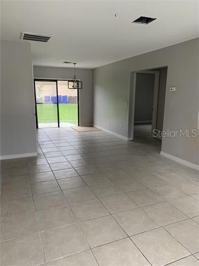 Active With Contract: $1,700 (2 beds, 1 baths, 878 Square Feet)