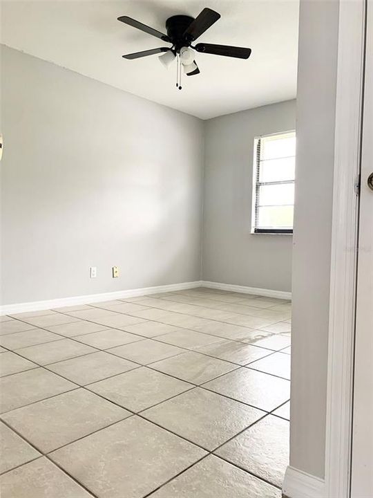 Active With Contract: $1,700 (2 beds, 1 baths, 878 Square Feet)