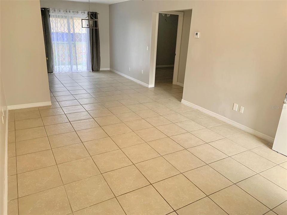 Active With Contract: $1,700 (2 beds, 1 baths, 878 Square Feet)