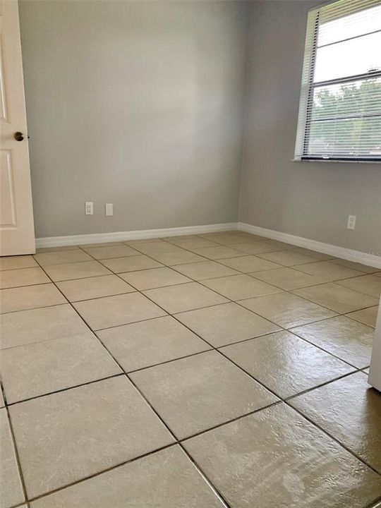 Active With Contract: $1,700 (2 beds, 1 baths, 878 Square Feet)