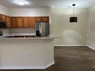 For Sale: $225,000 (2 beds, 2 baths, 962 Square Feet)