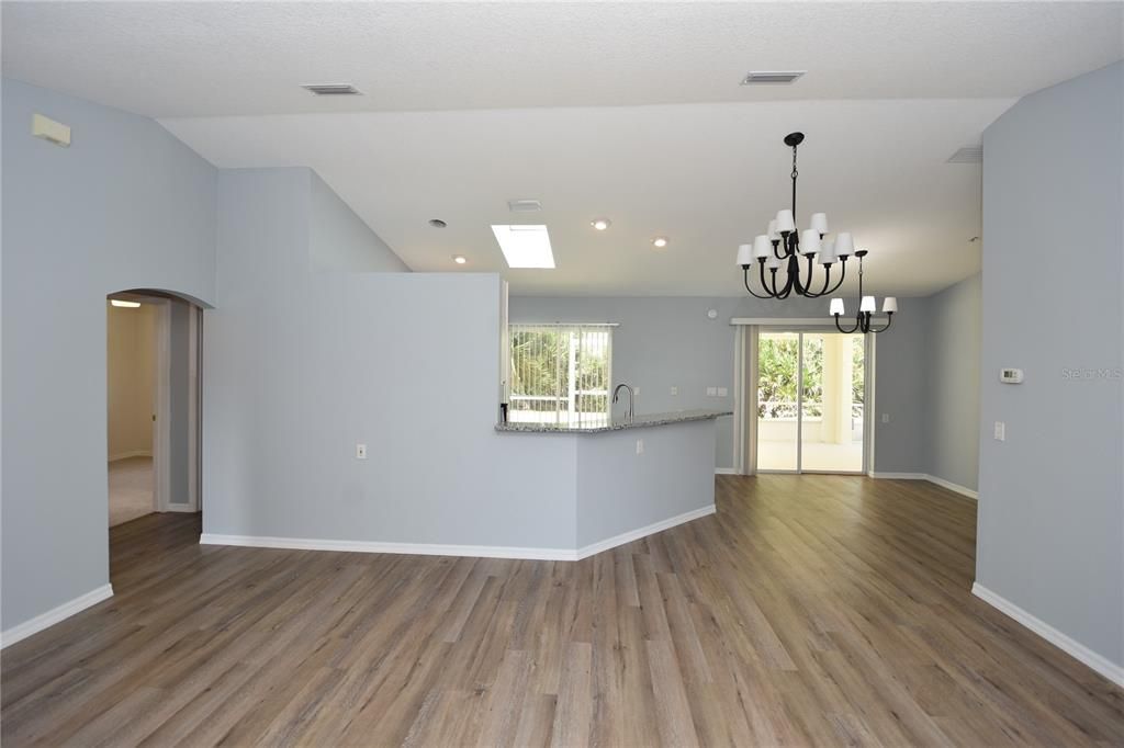 Active With Contract: $289,900 (3 beds, 2 baths, 1272 Square Feet)