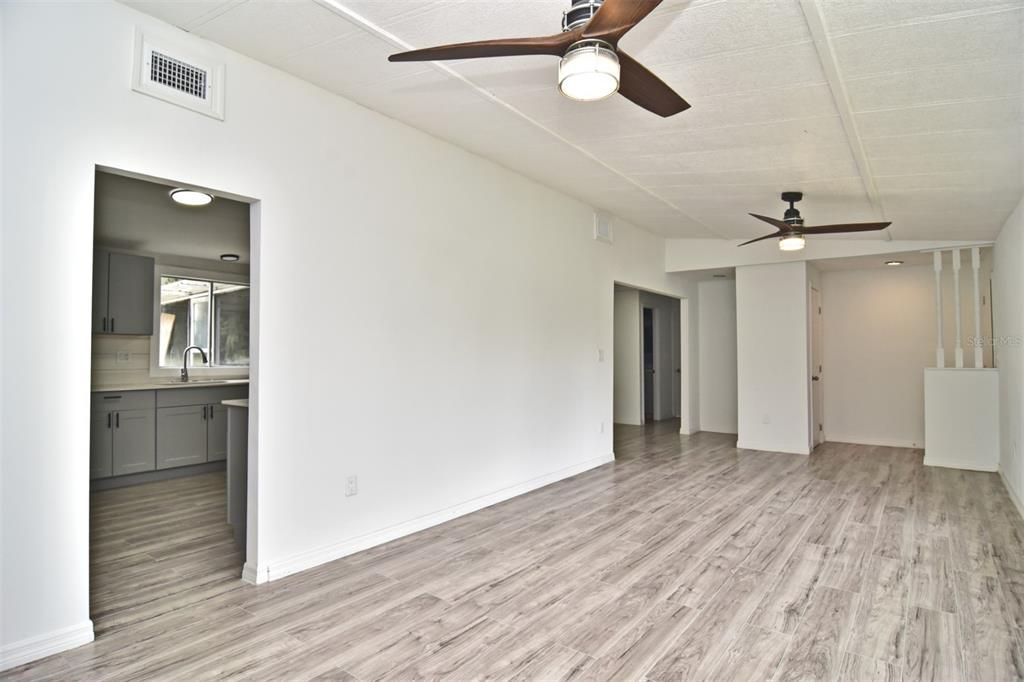 Active With Contract: $425,000 (3 beds, 2 baths, 1440 Square Feet)